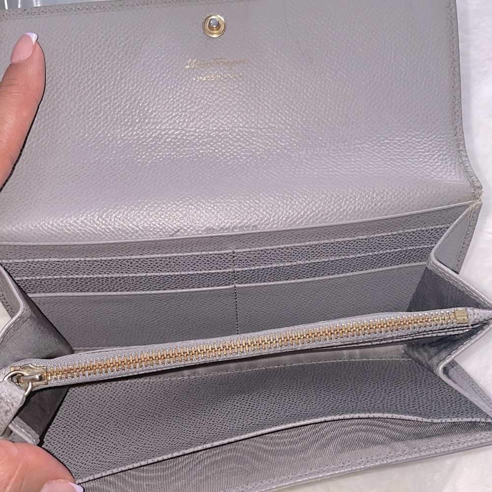 Salvatore Ferragamo Calf Leather Vara Ribbon Long Wallet ❤️😍 - Picture 4 of 10